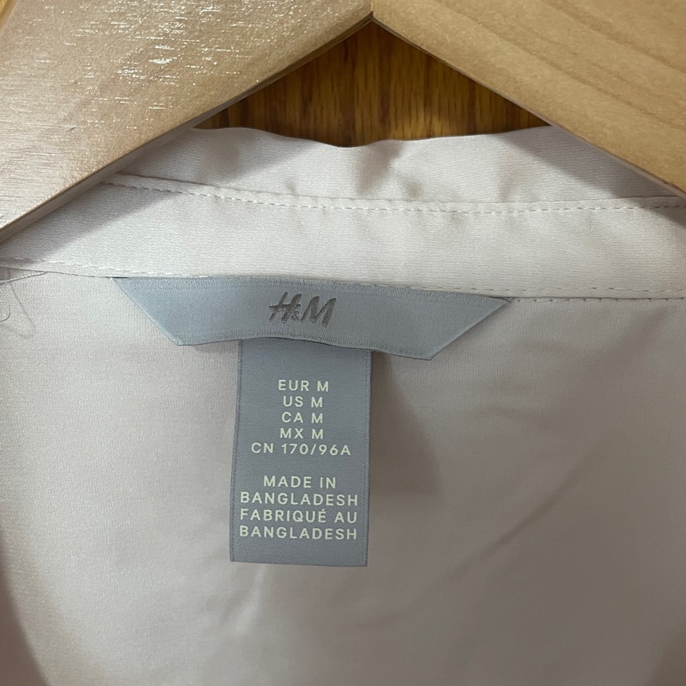 H&M blush button up Blouse - Picture 2 of 5
